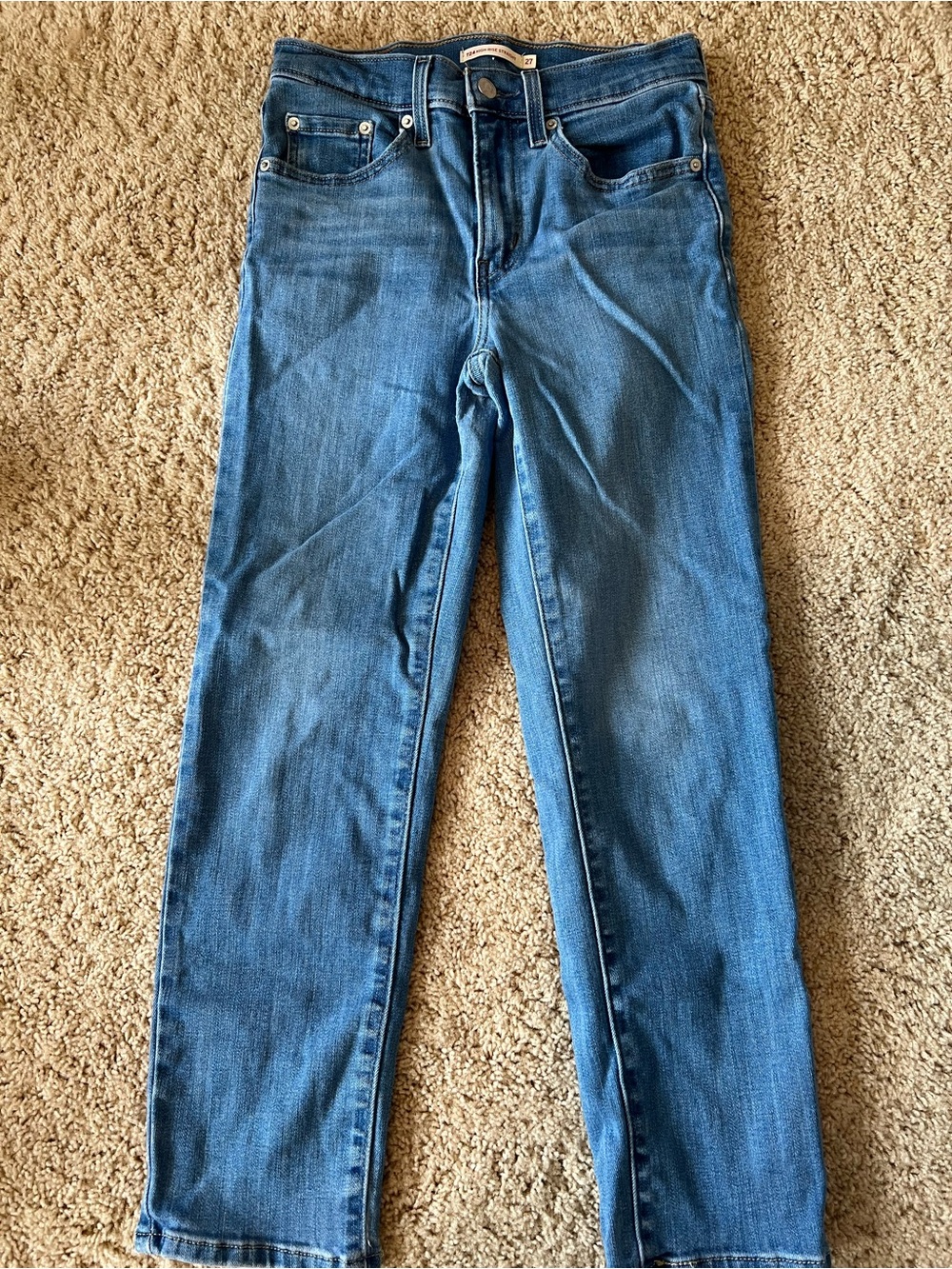 Levi's Women’s 724 High Rise Straight Jeans in Mid Blue Wash